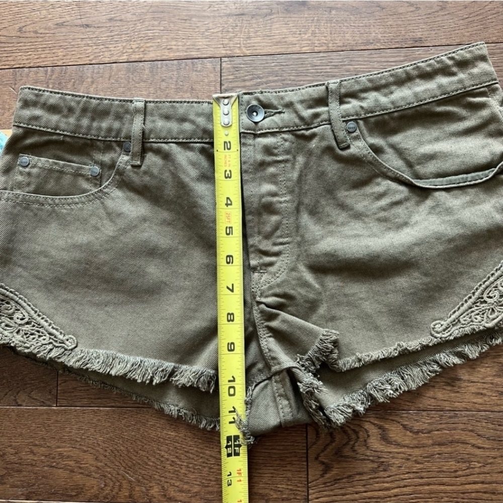 NEW Olive Crochet Detail Roxy Shorts - Picture 9 of 10